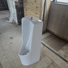男性用便器 手すり付きの画像