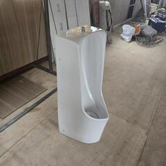 男性用便器 手すり付きの画像