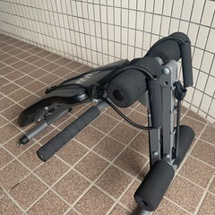 【中古】東急スポーツオアシス トレーニングベンチ シェイプアップ ベンチ 筋力トレーニング 折り畳み ハンドル ゴムバンド付 角度調節 マルチベンチ SU-100の画像