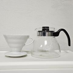 🔥引っ越しセール【☘️中古美品】HARIOハリオ耐熱ガラスポット1000mlとHARIO陶器コーヒードリッパーの画像