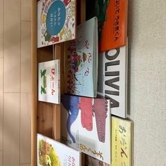 絵本だなの画像