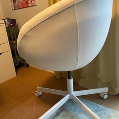 IKEA SKRUVSTA  デスクチェア リビングチェアの画像