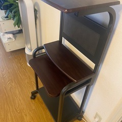 パソコンラックの画像