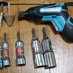 ★★ジャンク 工具 DIY★電動ドライバー 電動ドリル ビット 自転車ライト くぎ ねじ スパナ 六角ねじ シーリング ローゼット 洗濯機の蛇口 コンセントカバー 軍手★★の画像