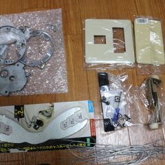 ★★ジャンク 工具 DIY★電動ドライバー 電動ドリル ビット 自転車ライト くぎ ねじ スパナ 六角ねじ シーリング ローゼット 洗濯機の蛇口 コンセントカバー 軍手★★の画像