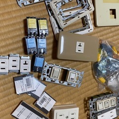 スイッチ　ボックス　配線　センサーライトなどなど　の画像