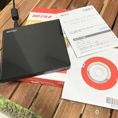 バッファロー BUFFALO ポータブルDVD CDドライブ　DVSM-PLV8U2-BKの画像