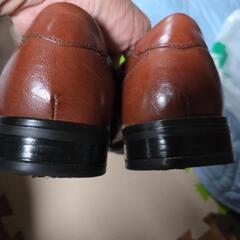 革靴とミニファンの画像