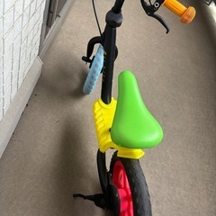 お話し中　幼児用ペダル無し二輪車の画像