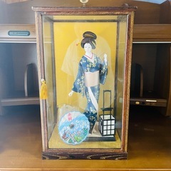 ガラスケース入り 和風人形
の画像