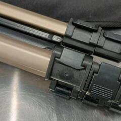 0811-226 カメラ三脚　一部破損有りの画像