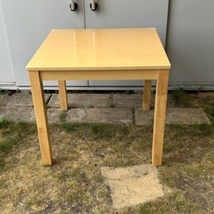 【値下げ】テーブルと回転椅子セットの画像