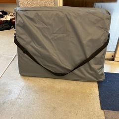 K2508-131 軽量折りたたみマッサージベッド ブラウン キズ汚れ有りの画像