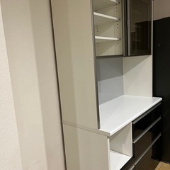 食器棚、カップボードの画像