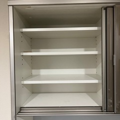 食器棚、カップボードの画像