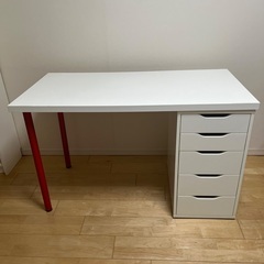 IKEAの机を取りに来ていただければ差し上げます