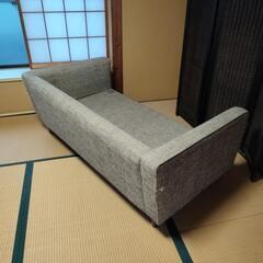 2人掛けソファー　ACME FUNITURE　布張りの画像