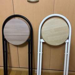 テーブル、椅子×2の画像