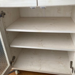 キッチン　サイドボード　ガラスがオシャレの画像