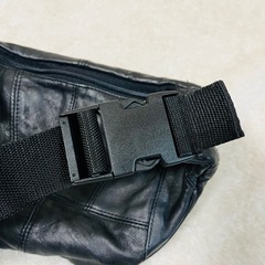 本革風 ウエストポーチ ブラック 多収納 男女兼用 黒 ウォーキング 登山の画像