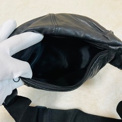 本革風 ウエストポーチ ブラック 多収納 男女兼用 黒 ウォーキング 登山の画像