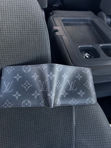 ルイヴィトン二つ折り財布