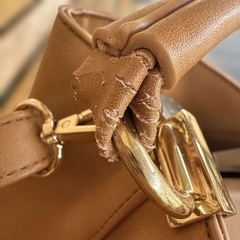 goocy ベージュ合成皮革ビジネス対応バッグの画像