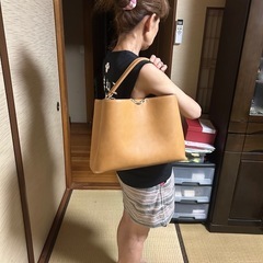 goocy ベージュ合成皮革ビジネス対応バッグの画像