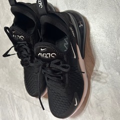 Nike Air Max 270 ブラックの画像