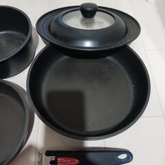 無料！鍋3点、鍋蓋１点、取っ手１点のセットの画像