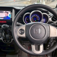 人気No. 1 ホンダ N-BOXカスタム H26年式★総額27.8万円★車検2年付き 機関良好 純正ナビ TV BT音楽再生 スマキー Pスタ CTBA自動ブレーキ 修復歴なし！エアコンバッチリ！の画像