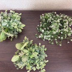 【インテリア】飾り棚・造花・アロマポット8点セットの画像