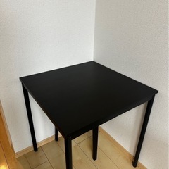 IKEAテーブル、テレビ台