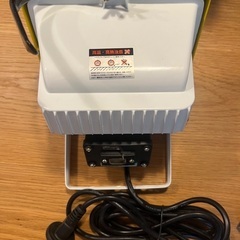 作業用ハロゲン投光器　HFL-500　防雨タイプ（室内・屋外兼用）ランプが2本付き　ハロゲンランプ500Wの画像