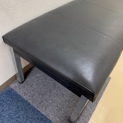 待合用の長椅子の画像