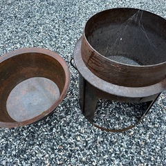 鉄製 かまど 釜戸一個、羽釜2個  の画像