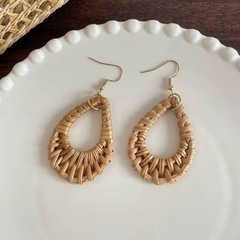 ハンドメイド🌿 海辺リゾート風 藤編み ボヘミアン 大ぶり草編みイヤリングの画像