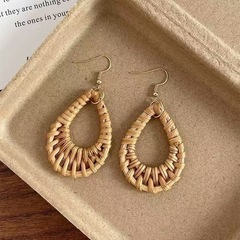 ハンドメイド🌿 海辺リゾート風 藤編み ボヘミアン 大ぶり草編みイヤリングの画像