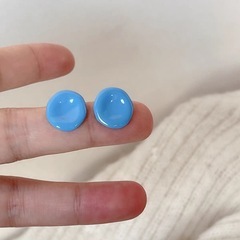 ナチュラルで可愛い💕クリームカラーのシンプル丸型ピアス 925銀ポスト 小ぶりでミニマルの画像