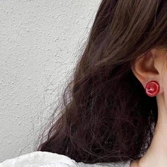ナチュラルで可愛い💕クリームカラーのシンプル丸型ピアス 925銀ポスト 小ぶりでミニマルの画像