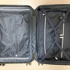 スーツケース　黒色　TSAロック　鍵あり　故障なし　拡張可能　機内持ち込みサイズの画像