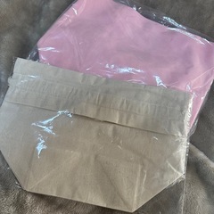 トートバッグと巾着バックの画像