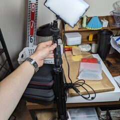 ブルートゥーススピーカー、マイク、照明ライトの3点セットで引き取っていただきたいですの画像