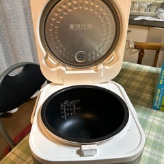 3号炊き　炊飯器の画像