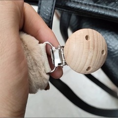 帽子クリップ🎩 携帯便利なキャップホルダー👜 旅行やお出かけに最適！帽子の落下防止＆バック掛けアクセサリーの画像