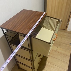 衣装ワゴンの画像