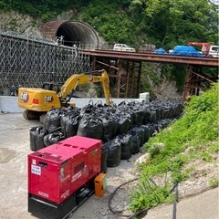 バックホーオペ＆手元の画像