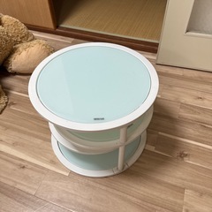 ガラステーブルの画像