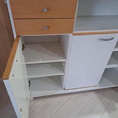 白いキッチンカウタ―の画像