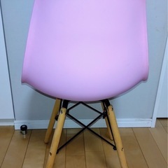 綺麗な美品 ダイニング チェア イームズ風 （リブロダクト）ピンク色の画像